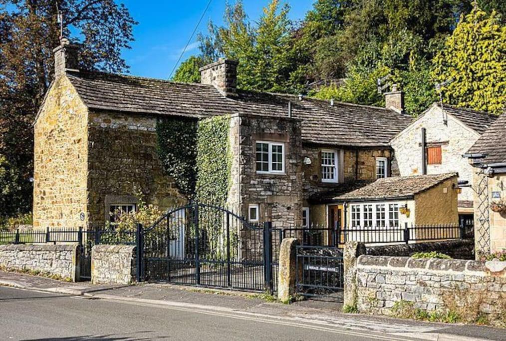 The Belle - A Lovingly Converted Grade II Listed Home From Home In 贝克韦尔 外观 照片